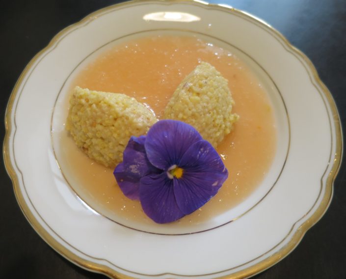 Hirsenockerln mit Rhabarber, Erdelement, starke Mitte Hirsenockerln mit Rhabarber, Starke Mitte, gutes Bauchgefühl