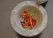Stärkung der Abwehrkräfte, Scharfe Lebensmittel, Mörser mit Chili
